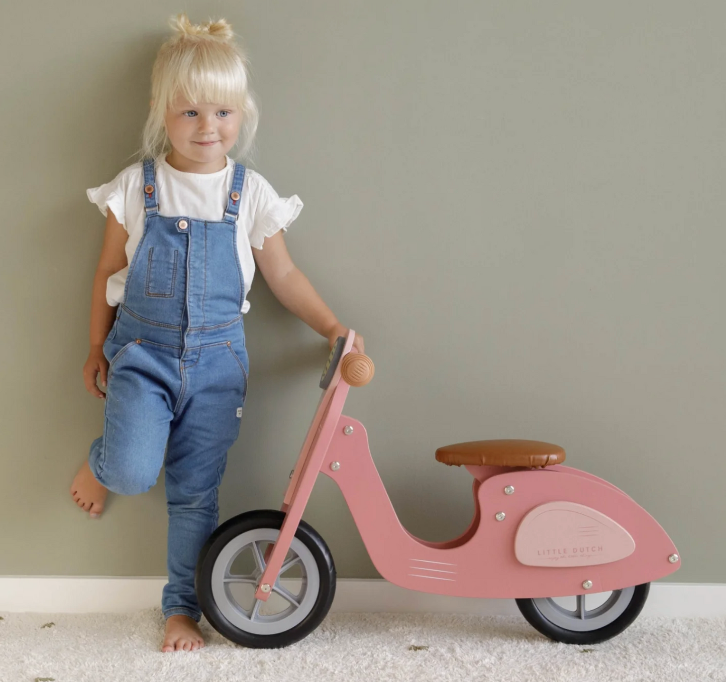 Баланс Скутер - Maт розе боја