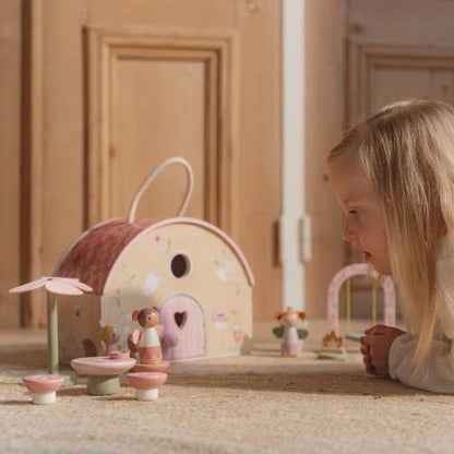 Дрвена преносна куклена куќа - Самовилска градина