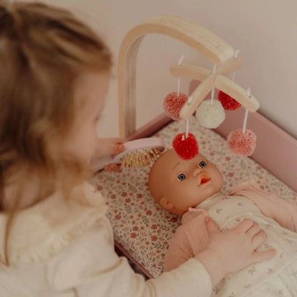 Дрвена маса за пресоблекување кукли