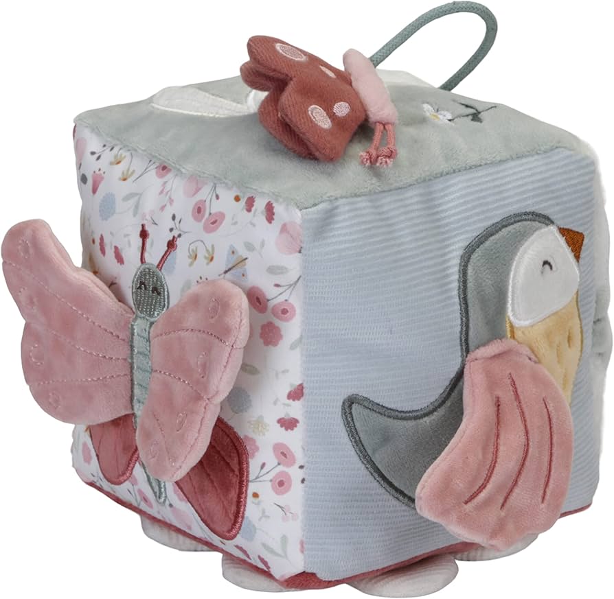 Мека коцка со активности - пеперутка